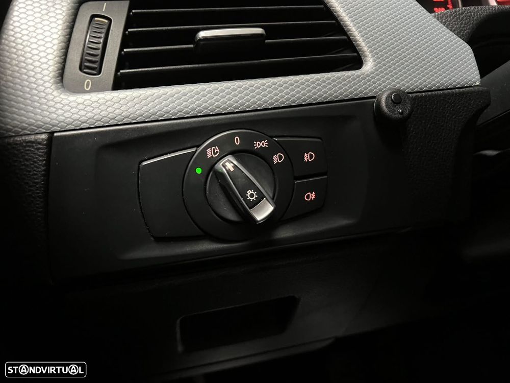 BMW 318 d Pack M - 15