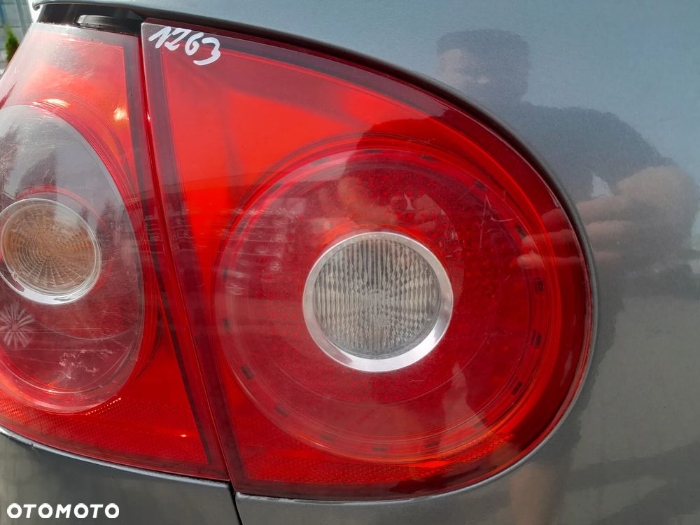VW GOLF V LAMPA TYLNA LEWA W KLAPE HB - 2