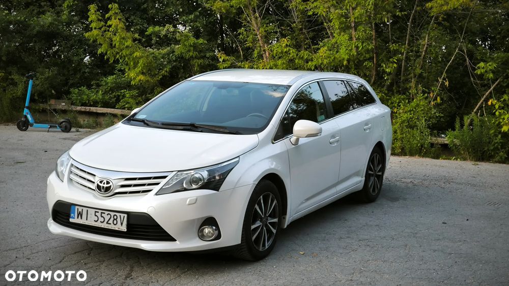 Toyota Avensis 2.0 D-4D Premium - 2