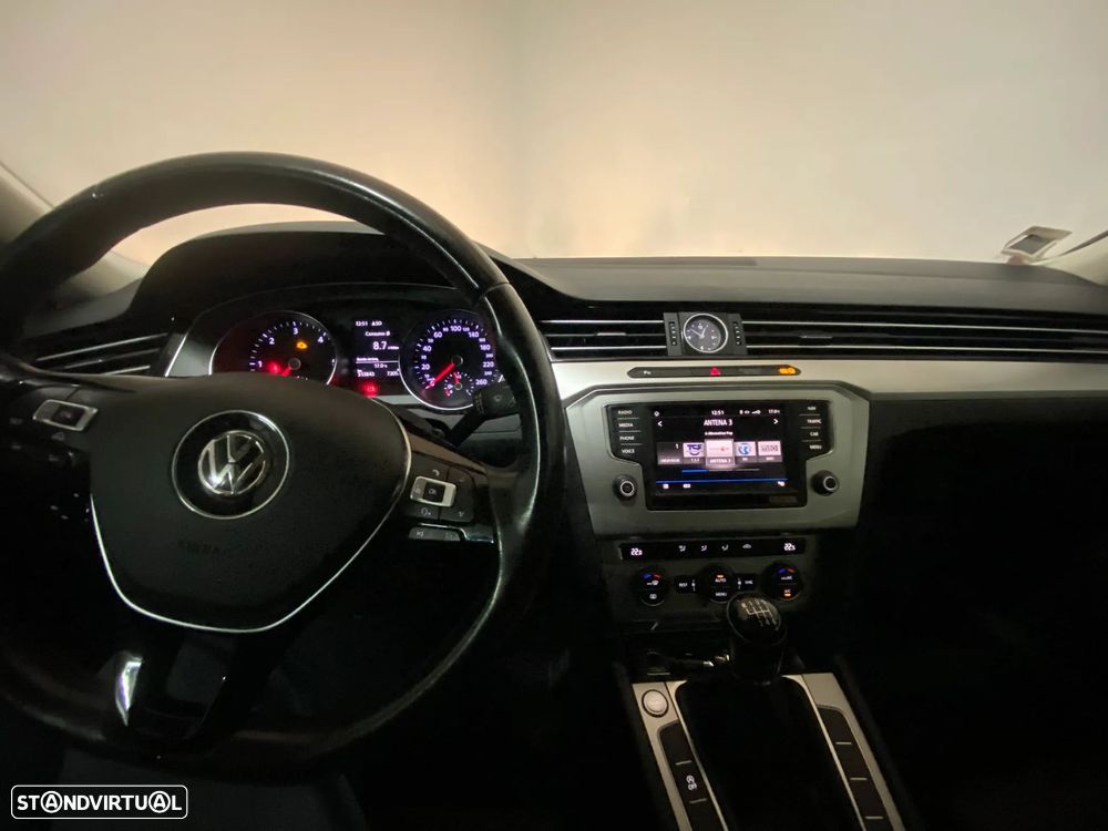 VW Passat 2.0 TDI Confortline - 12