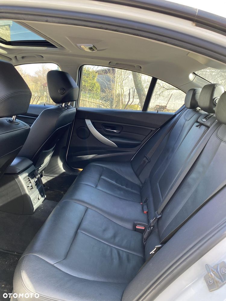 BMW Seria 3 328i - 3