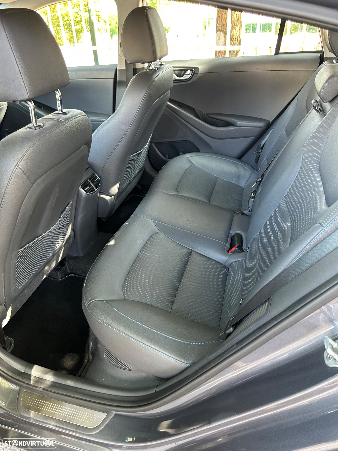 Hyundai Ioniq 1.6 GDI HEV Hybrid Tech - 13