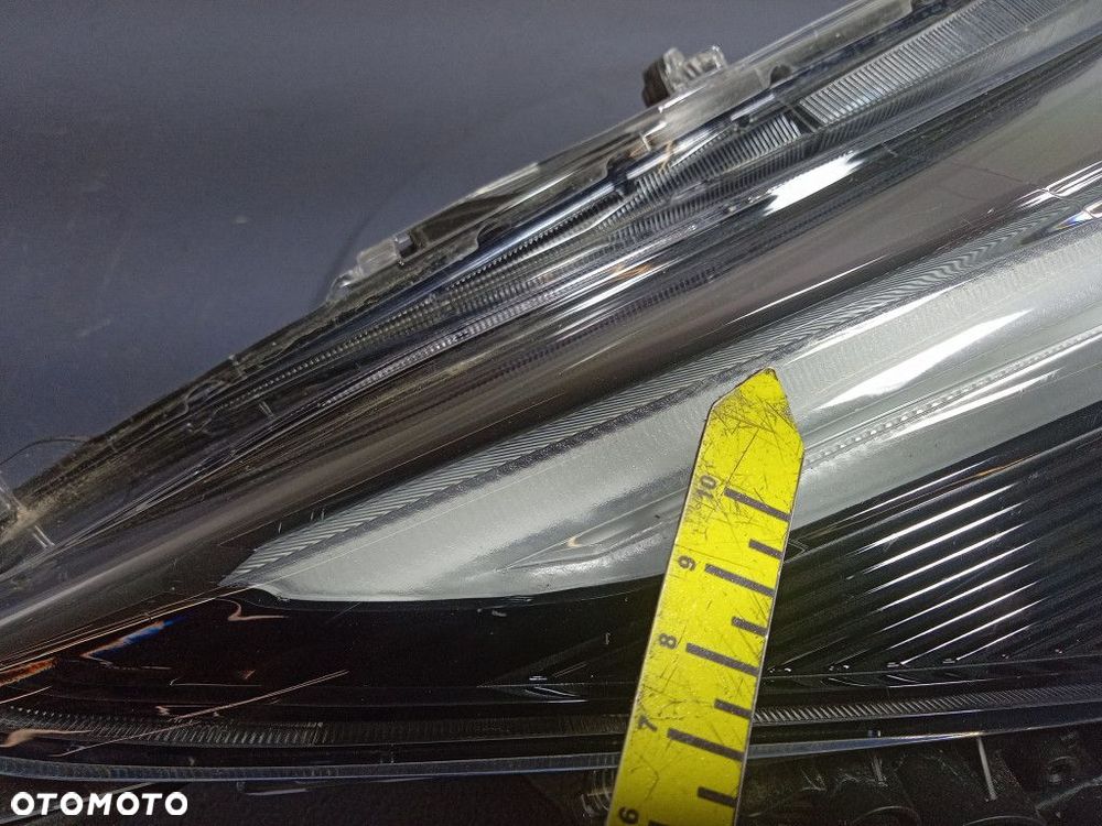 TOYOTA COROLLA E21 LIFT HB REFLEKTOR PRAWY LAMPA PRZÓD LED EU 81110-02X10 - 14