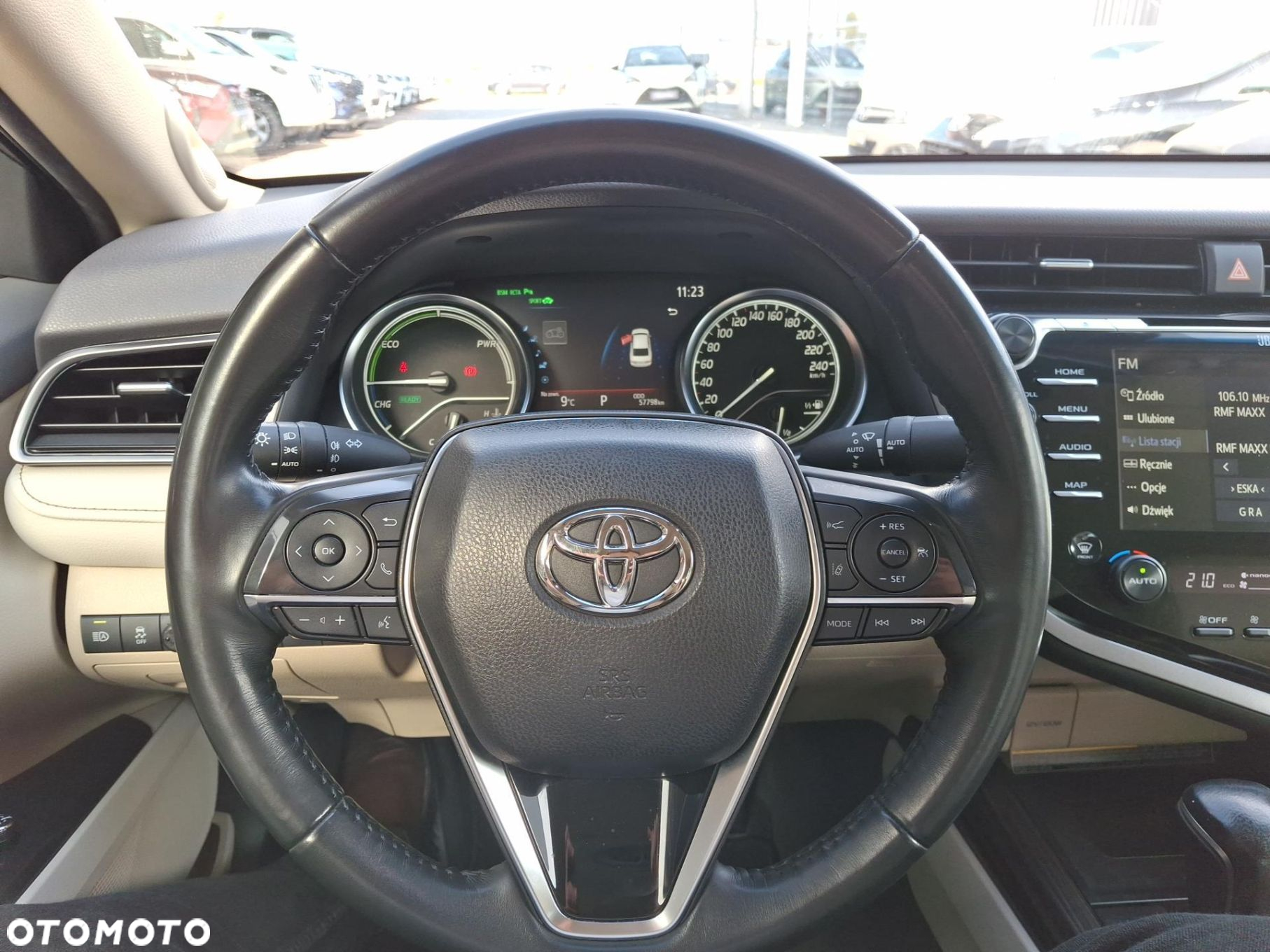 Toyota Camry - 18