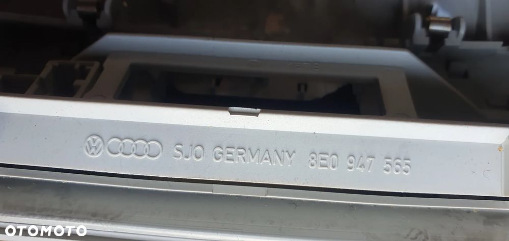 Lampka oświetlenie kabiny podsufitki Audi A3 8P 8E0947135E 8E0947565 - 7