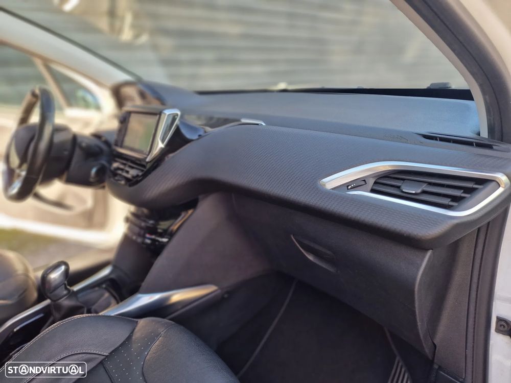 Peugeot 2008 1.2 PureTech Allure - 26