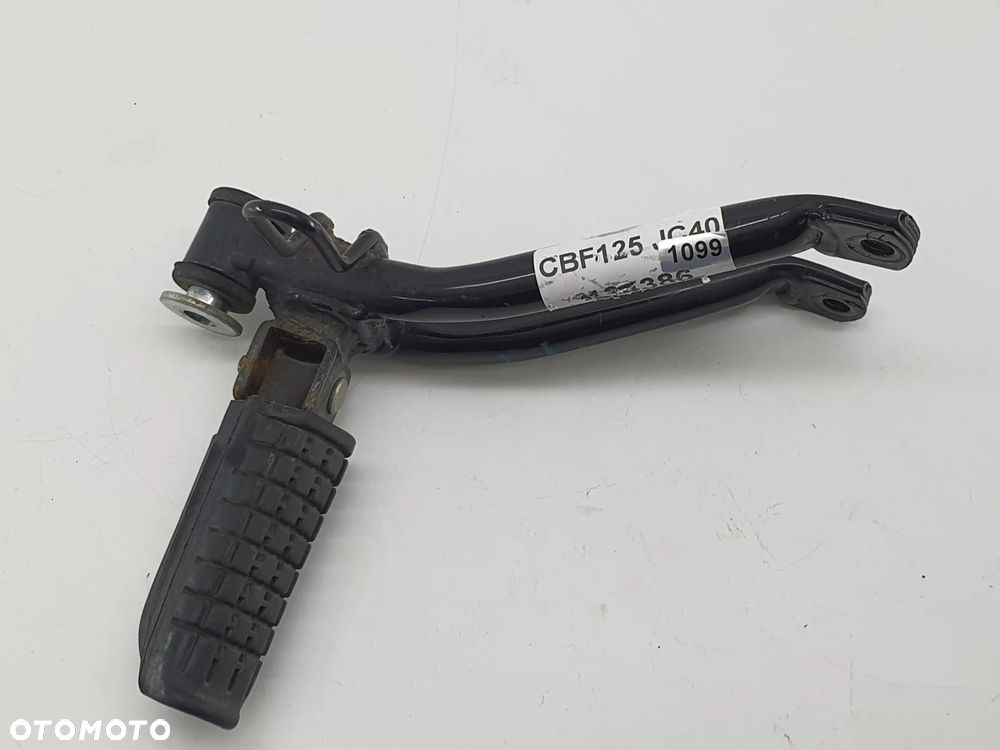 HONDA CBF 125 JC40 SET PODNÓŻEK PASAŻERA PRAWY - 1