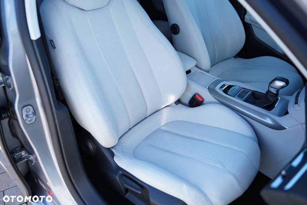 Peugeot 308 SW BlueHDi 150 EAT6 Stop & Start Allure - 25