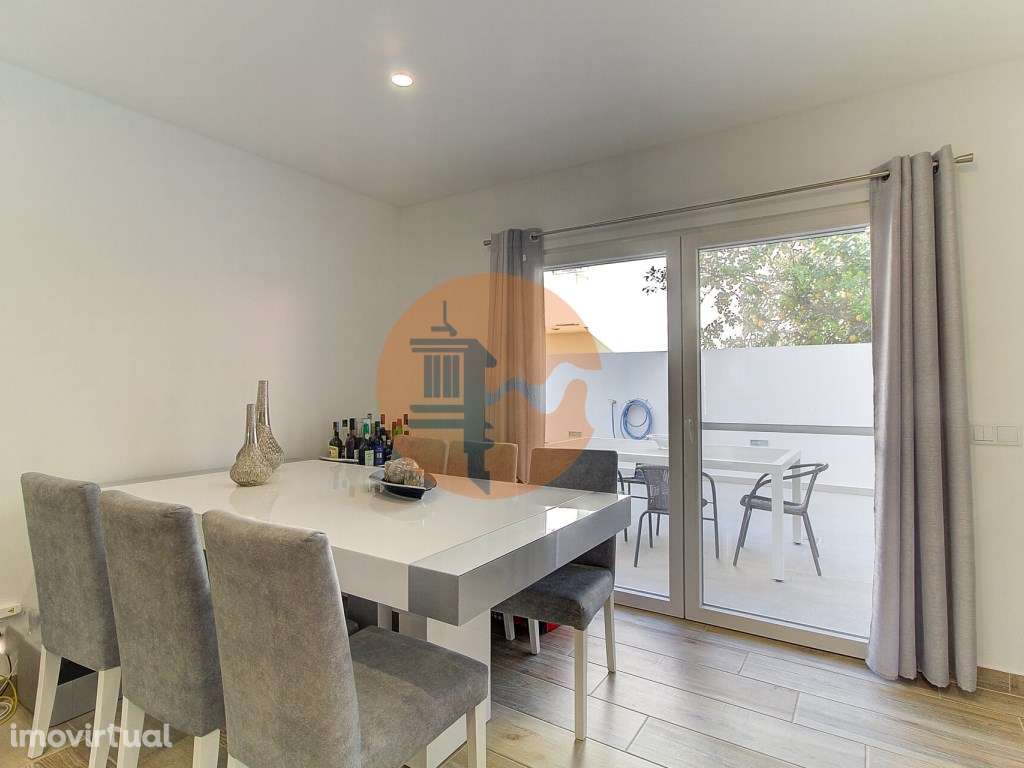 Moradia V2+2 Duplex com garagem, varandas e terraço - Grande imagem: 5/51