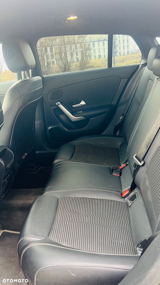 Mercedes-Benz CLA 180 7G-DCT - 11