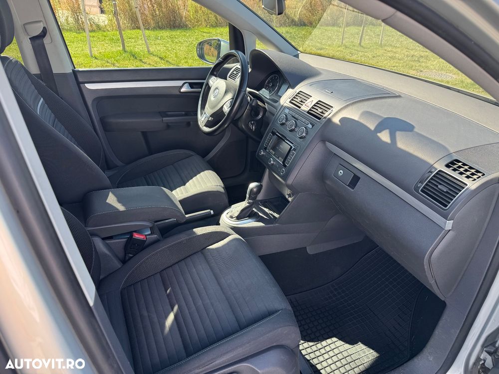 Volkswagen Touran - 19