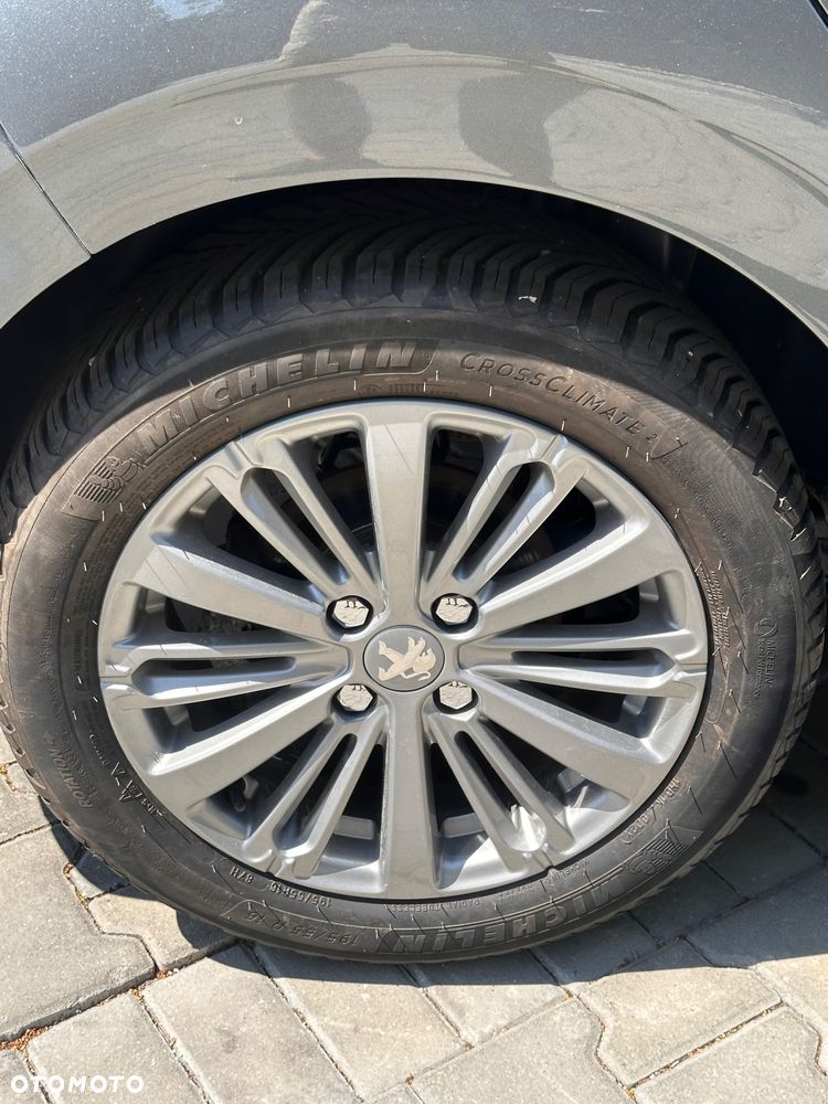 Peugeot 208 PureTech 110 Stop & Start EAT6 Signature - 9