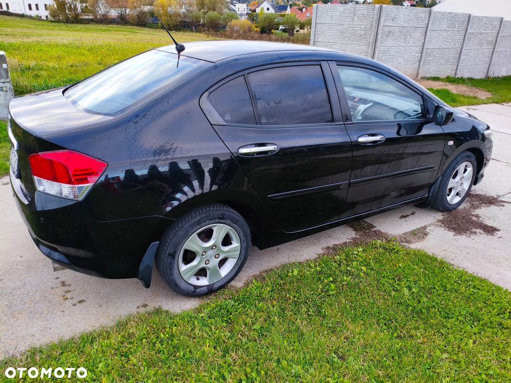 Honda City 2010 photo 4