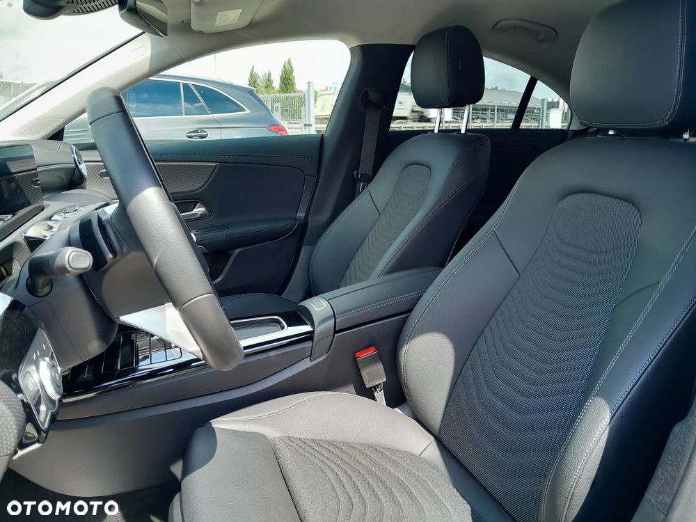 Mercedes-Benz CLA 180 Progressive 7G-DCT - 10