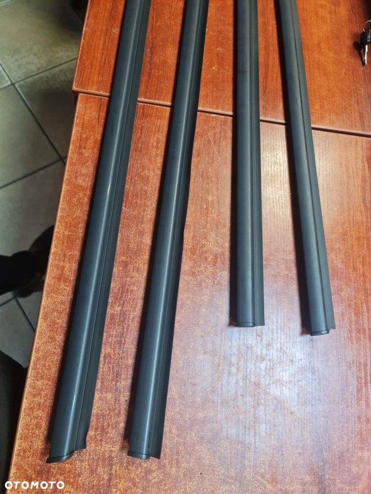 LISTWA DOLNA DRZWI PRAWY PRZÓD BMW E32 - 3