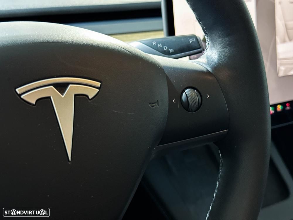 Tesla Model Y Long Range Dual Motor AWD - 42