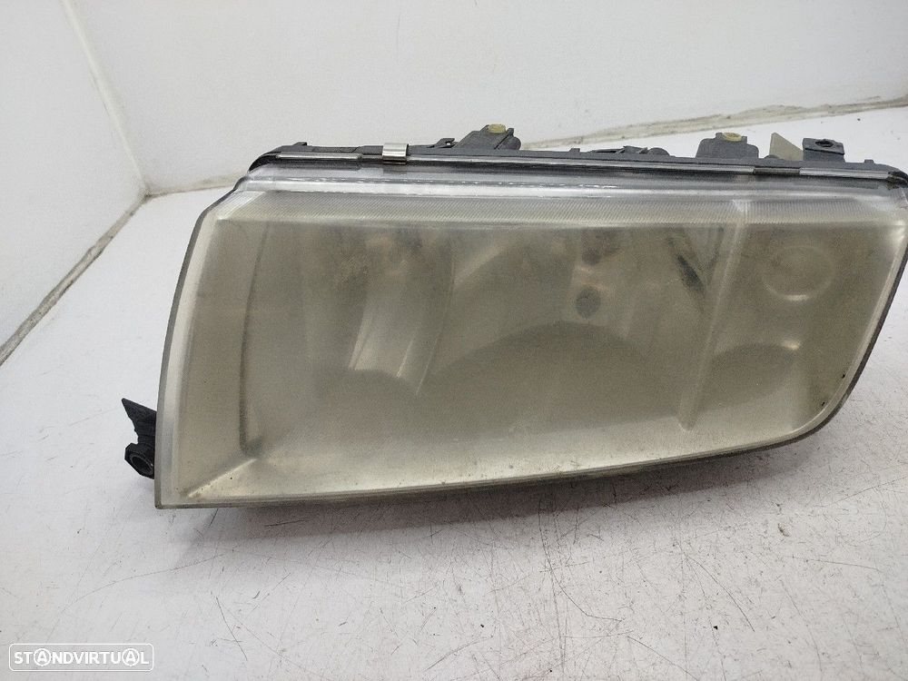 Farol/ Otica Dianteiro Esq Skoda Fabia I Break (6Y5) - 2