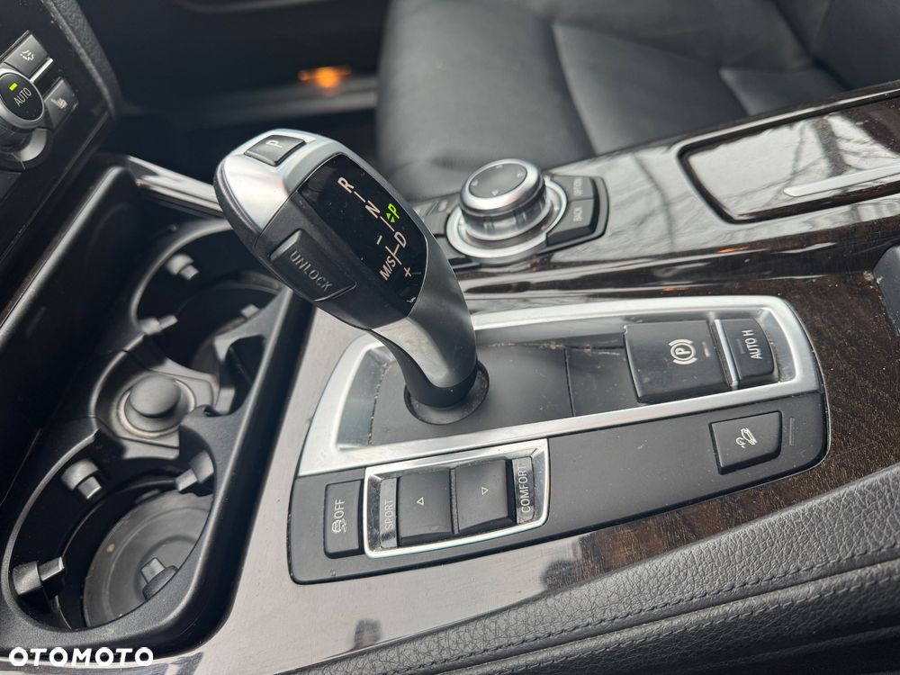 BMW Seria 5 528i xDrive Luxury Line - 26