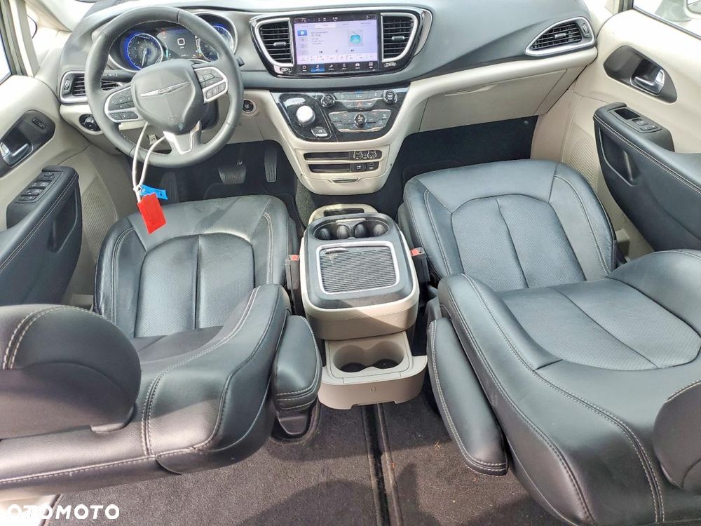Chrysler Pacifica - 8
