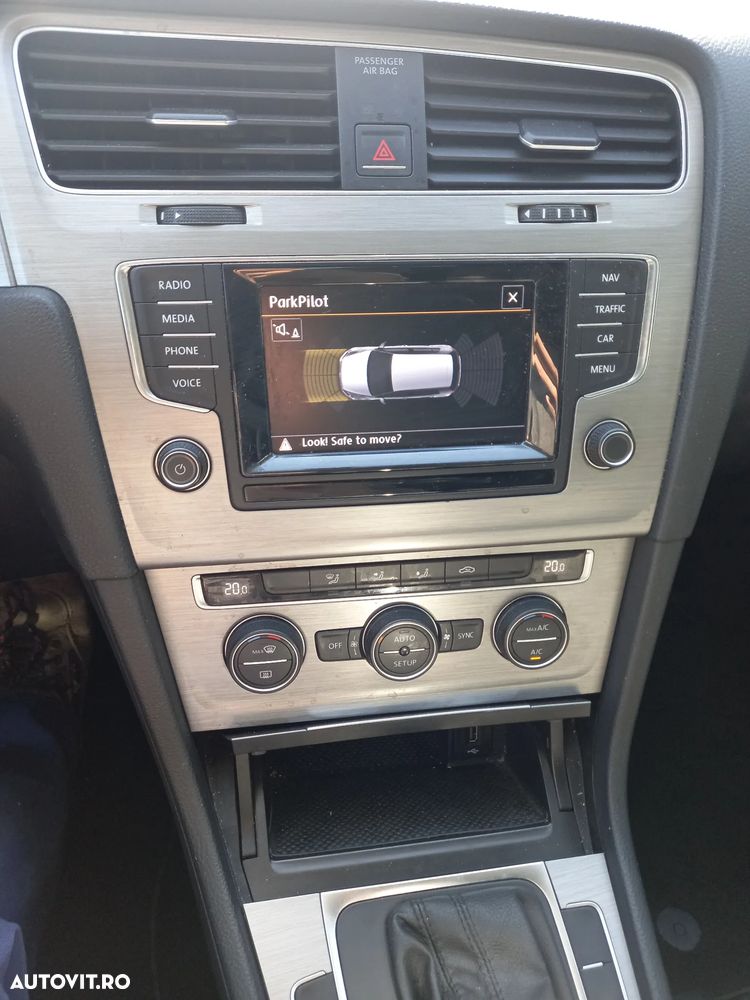 Volkswagen Golf - 8