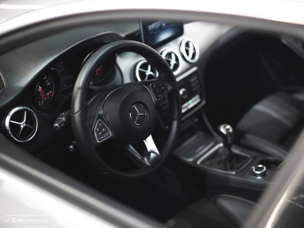 Mercedes-Benz CLA 180 d Urban - 13