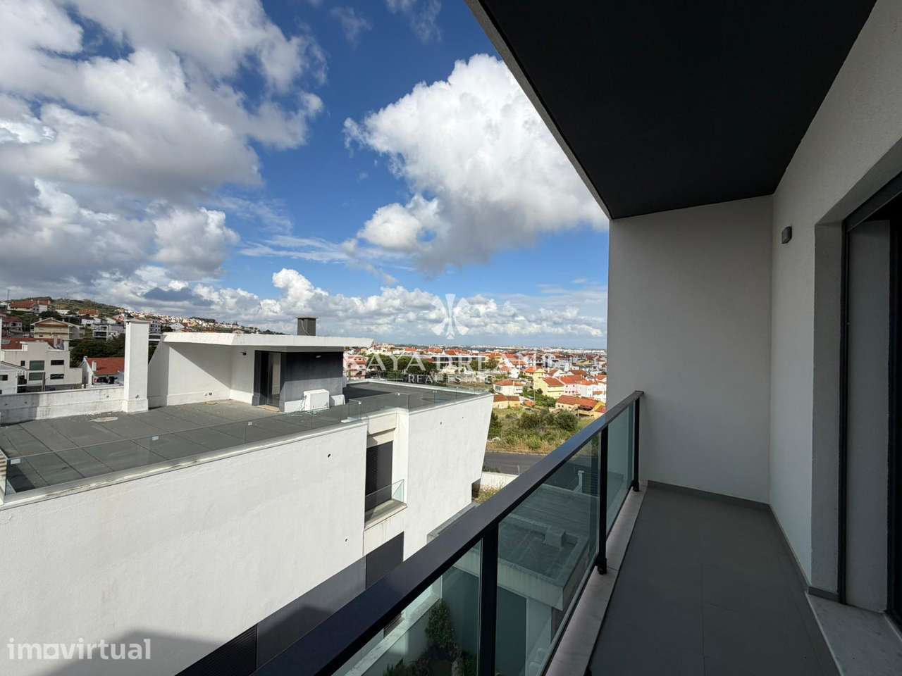 Moradia T5 Semi-Nova em Famões, Odivelas a 5 mint do Strada Outlet - Grande imagem: 2/32