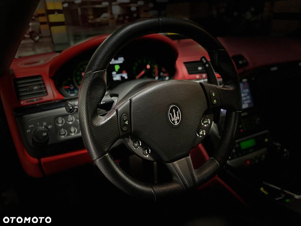 Maserati GranTurismo S Automat - 29