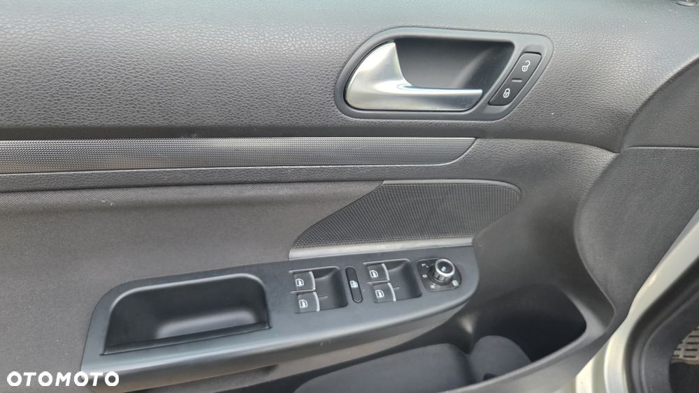 Volkswagen Golf - 24