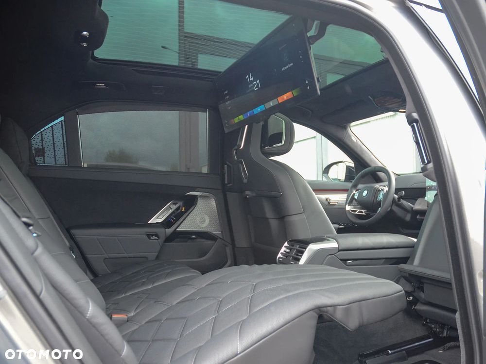 BMW Seria 7 - 38