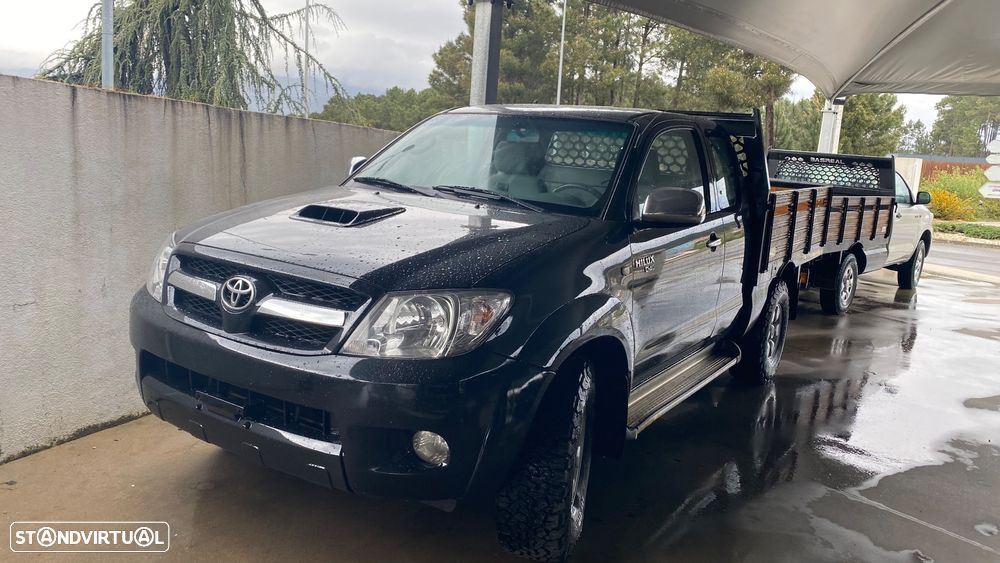 Toyota Hilux 4x4 Extra Cab Sol - 2