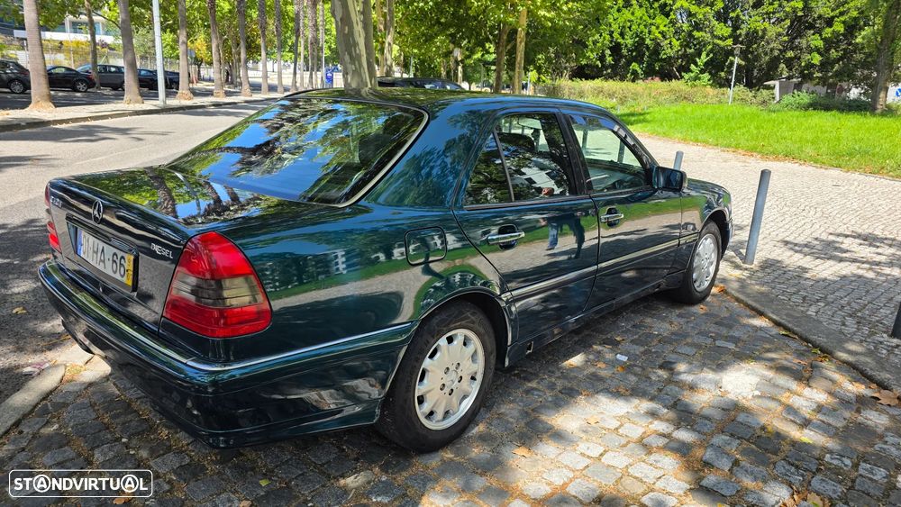 Mercedes-Benz C 220 D Elegance — fotografia 3