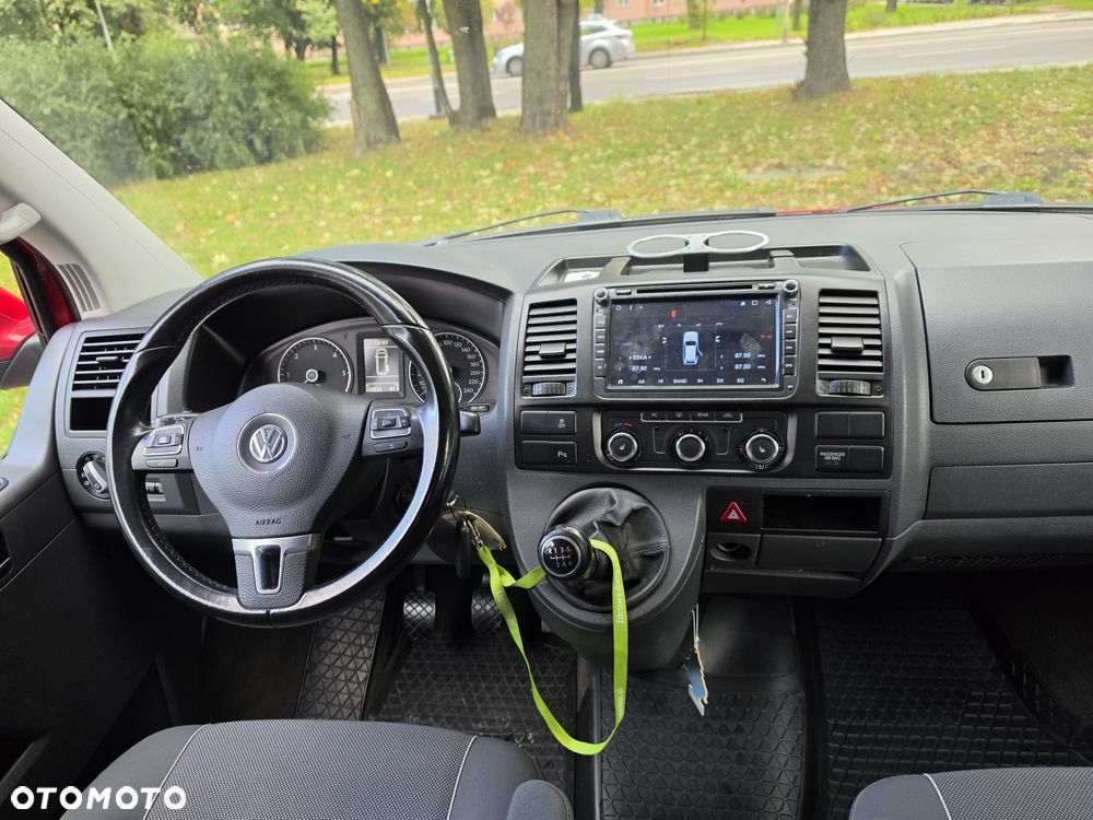 Volkswagen Multivan 2010 photo 2