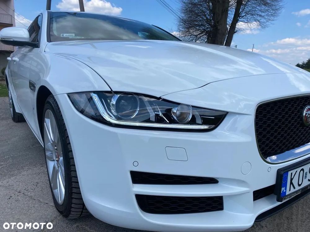 Jaguar XE 2.0 T Prestige - 8