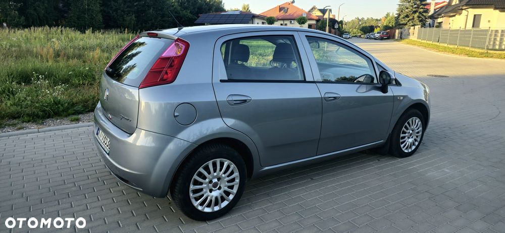 Fiat Grande Punto Actual 1.4 8V Estiva Blue&Me Euro5 - 13