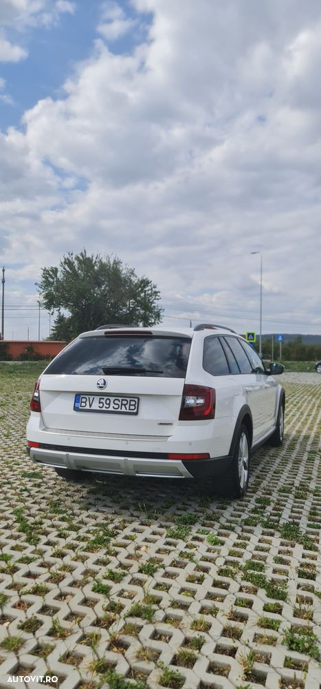 Skoda Octavia Combi 2.0 TDI 4x4 DSG Scout - 3