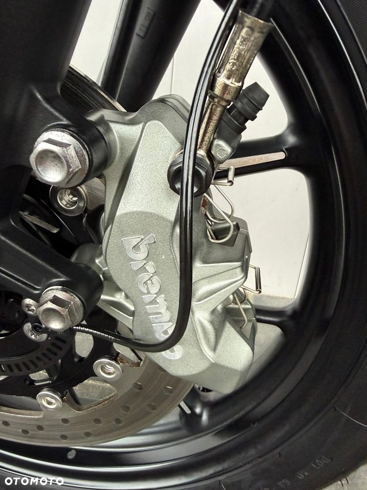 Triumph Street Twin - 32