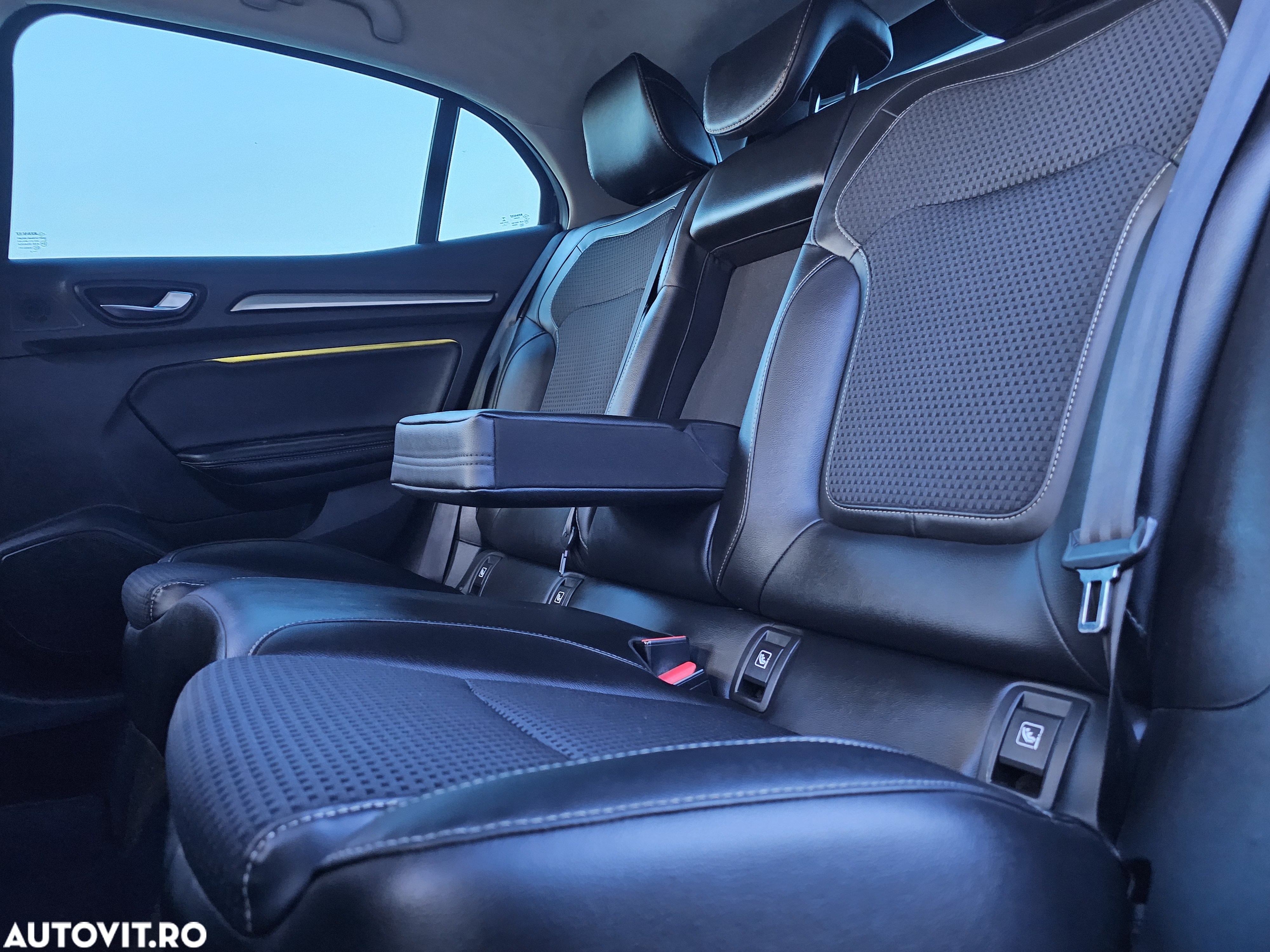 Renault Megane ENERGY dCi 130 BOSE EDITION - 17