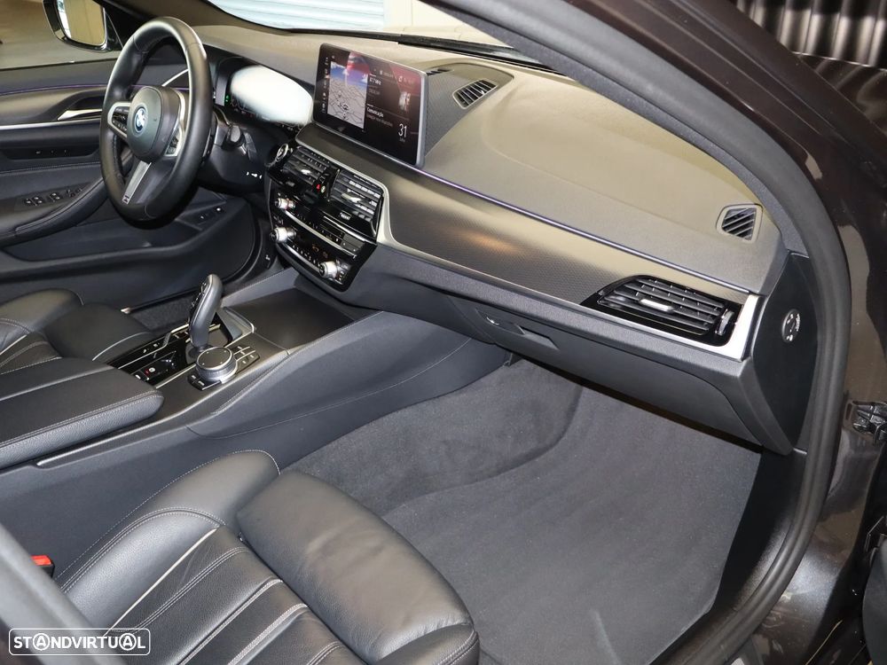 BMW 530 e Pack Desportivo M - 18
