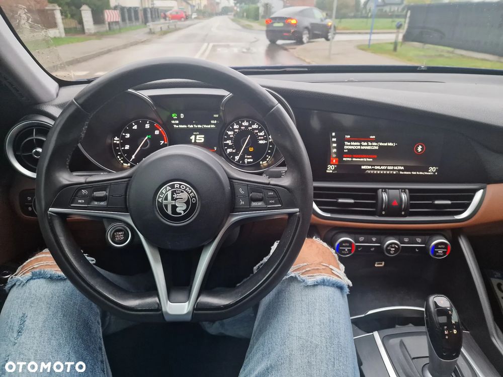 Alfa Romeo Giulia 2.0 Turbo 16V AT8-Q4 Veloce - 5
