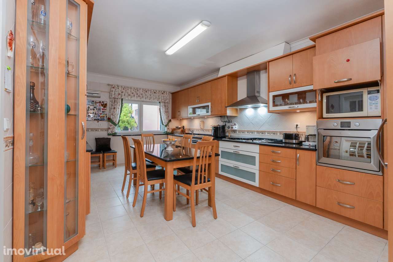Moradia T5 com terraço, garagem e ar condicionado - Grande imagem: 5/24
