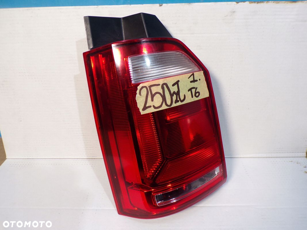 VW T6 TRANSPORTER CARAVELLE 15- lampa tylna tył LEWA wersja z KLAPĄ - 2