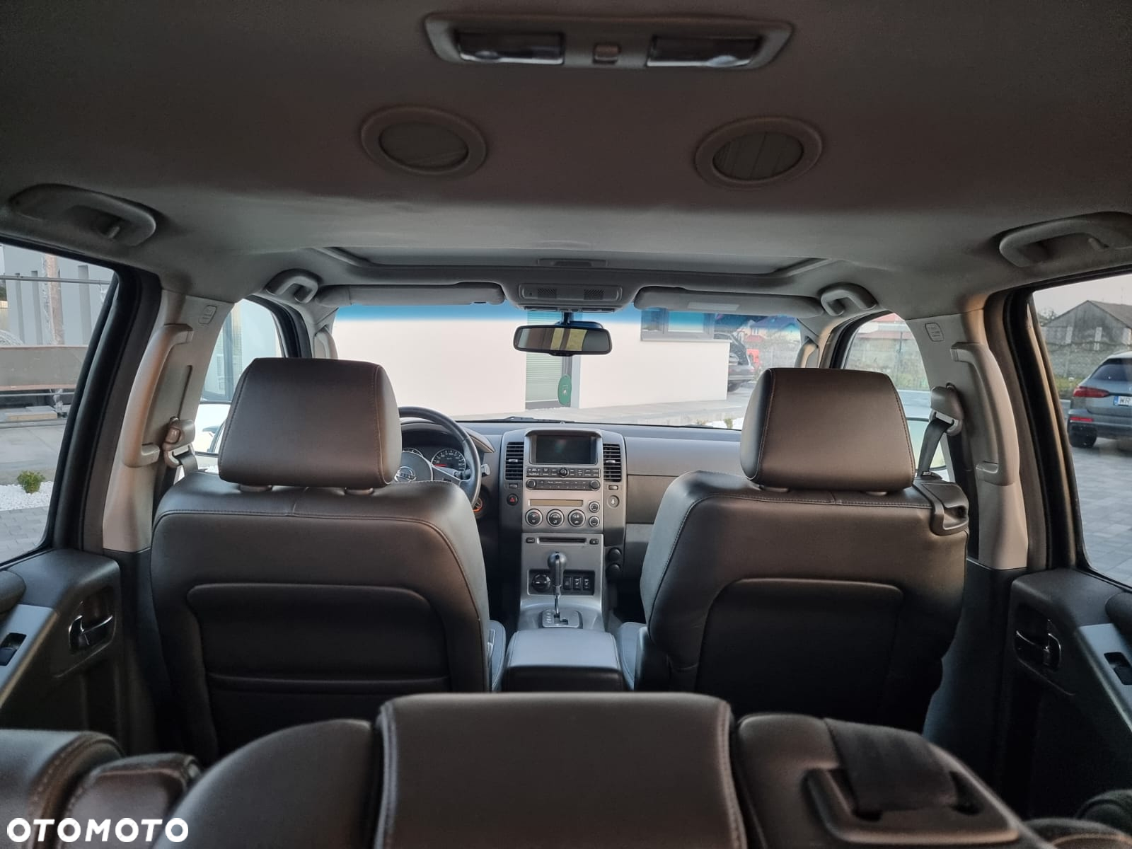 Nissan Pathfinder 2.5 D SE - 8