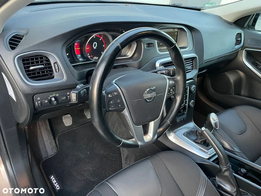 Volvo V40 D2 Summum - 14