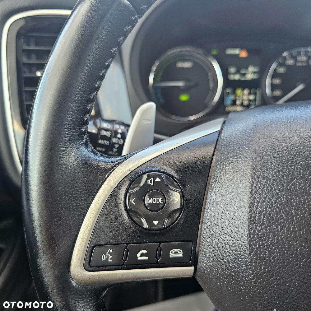 Mitsubishi Outlander - 12