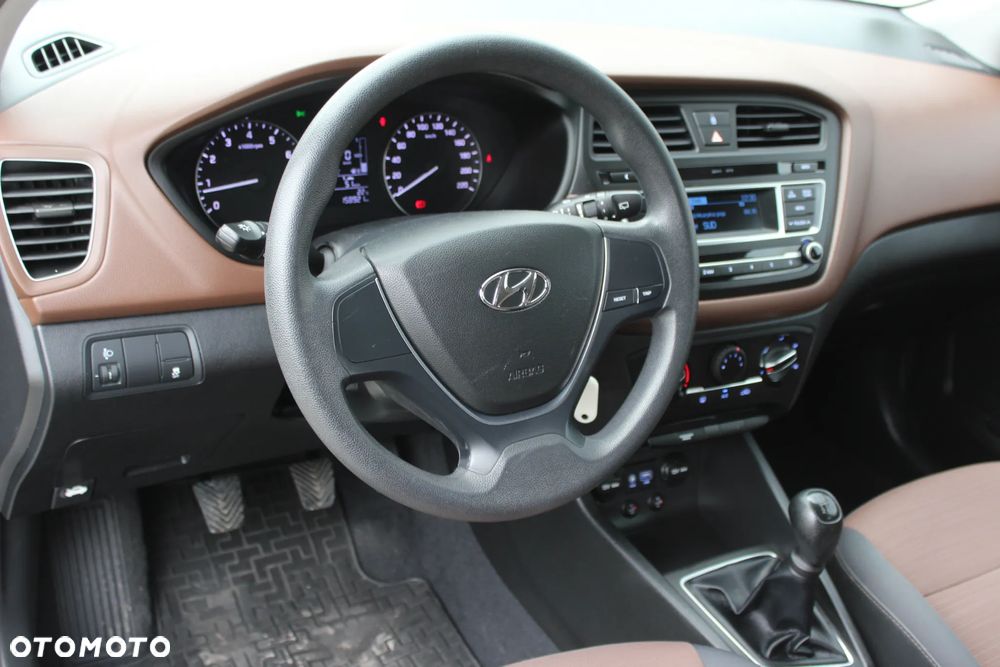 Hyundai i20 blue 1.2 Classic - 13