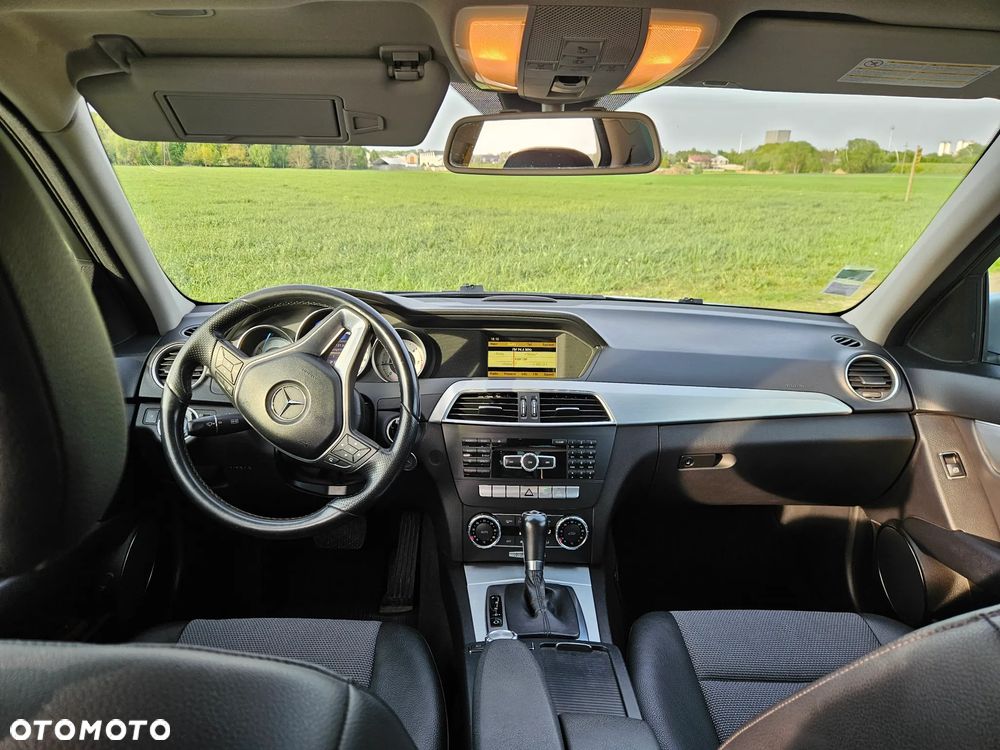 Mercedes-Benz Klasa C 220 CDI DPF (BlueEFFICIENCY) 7G-TRONIC Avantgarde - 11