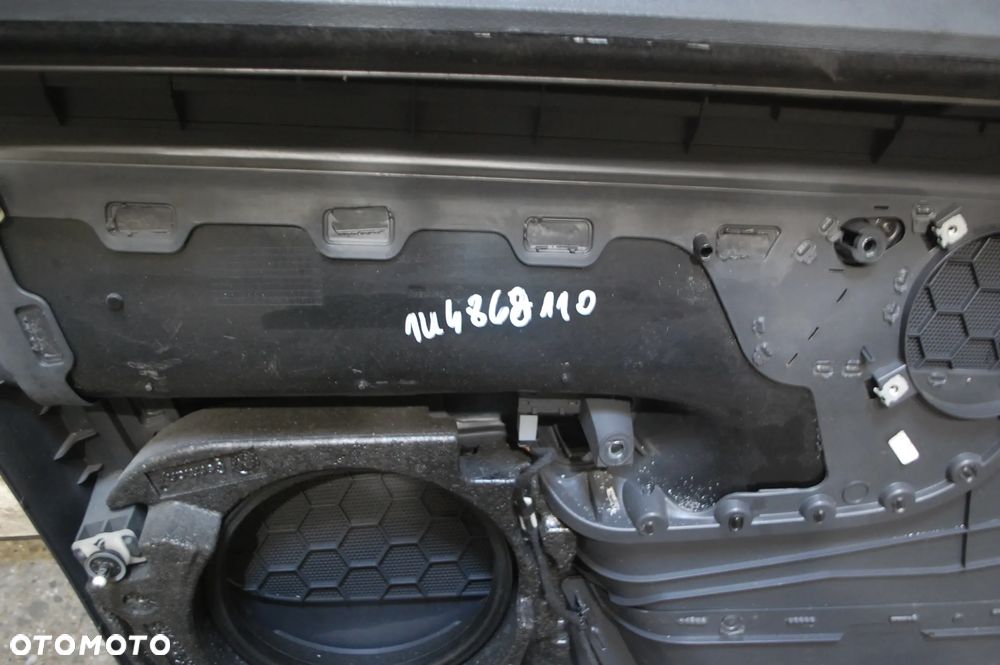 BOCZEK TAPICERKA DRZWI PRAWY PRZÓD PRZEDNIA PRAWA 1K4868110 VW GOLF V KOMBI 5D 1K4867012 - 12