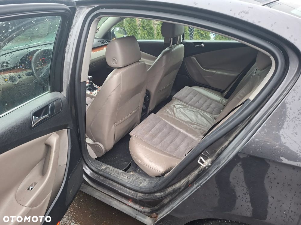 Volkswagen Passat 2.0 FSI Individual - 8