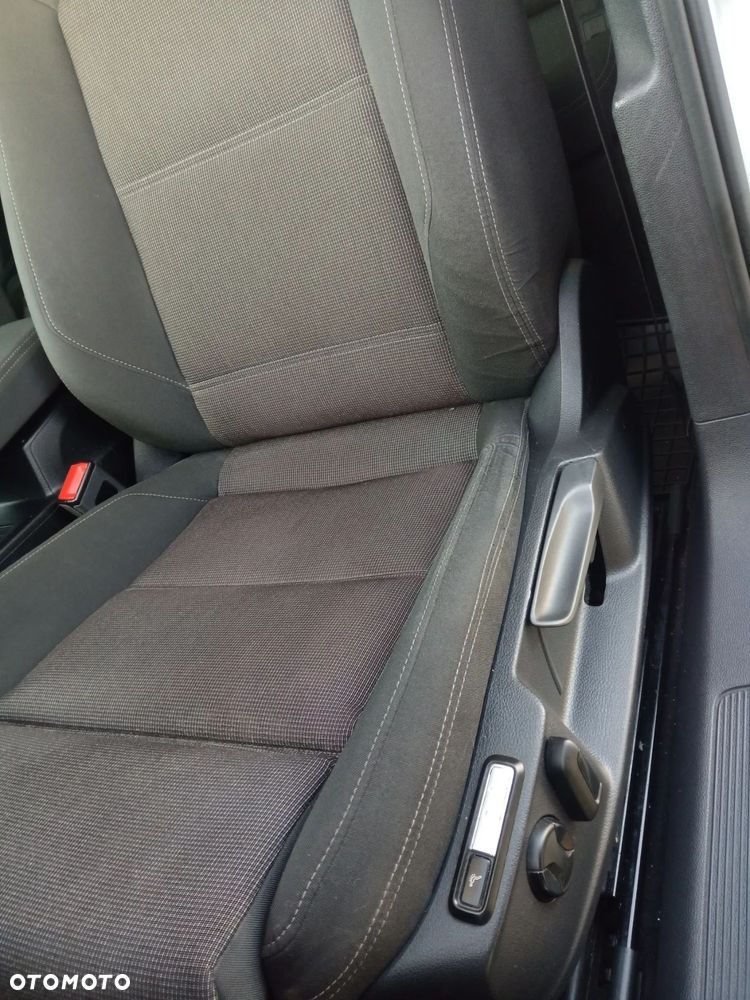 Volkswagen Passat 2.0 TDI (BlueMotion Technology) Trendline - 8