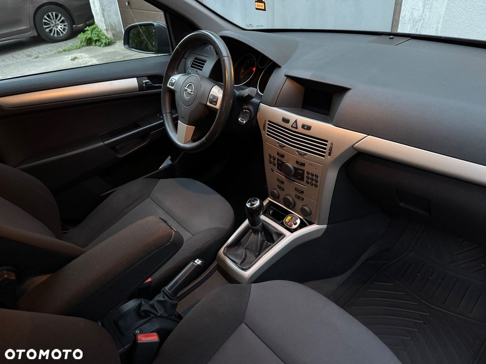 Opel Astra 1.6 Sport - 28